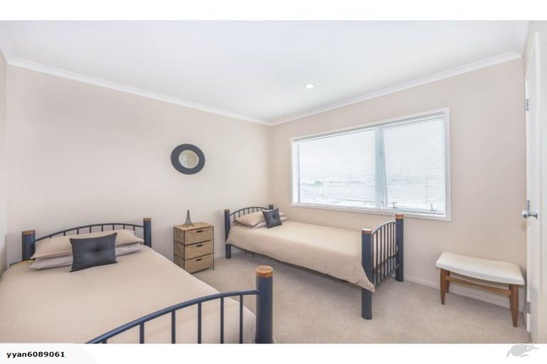 Photo of property in 15 Saltwood Street, Red Beach, 0932