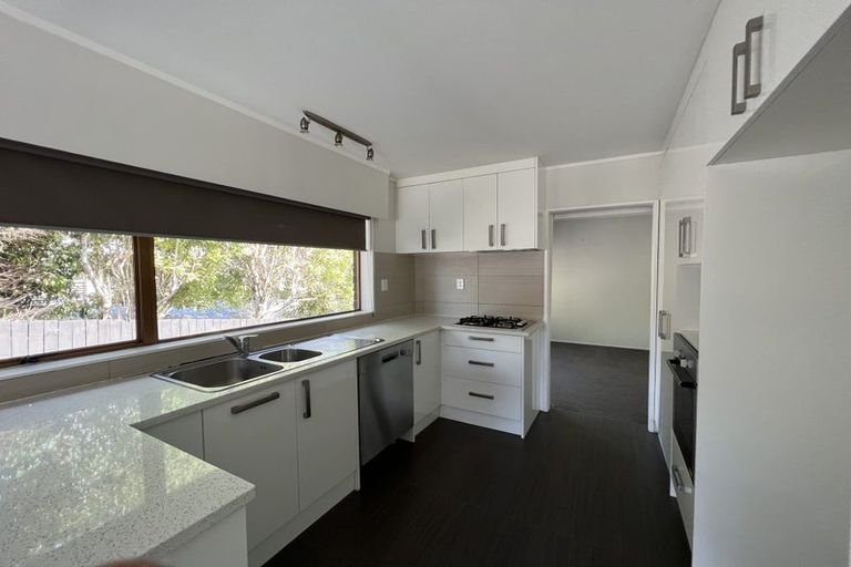 Photo of property in 71 Prince Regent Drive, Half Moon Bay, Auckland, 2012