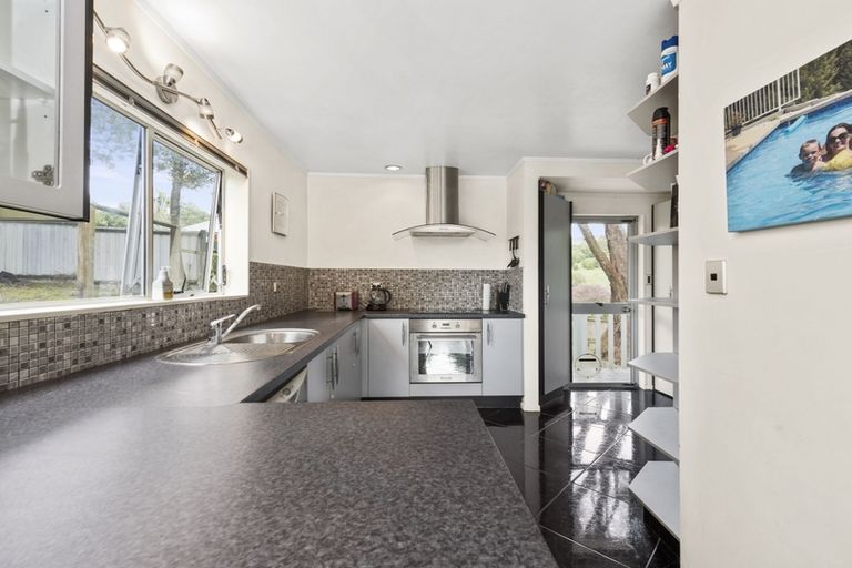 Photo of property in 35 Resolution Road, Welcome Bay, Tauranga, 3112