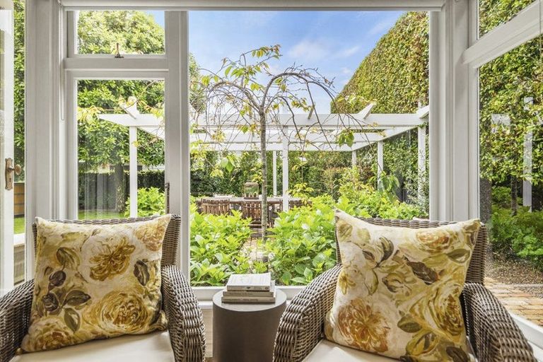 Photo of property in 49b Roland Road, Greenhithe, Auckland, 0632