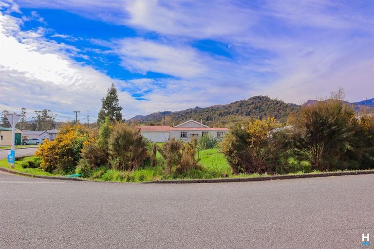 Photo of property in 37 Inverness Street, Dunollie, Runanga, 7803