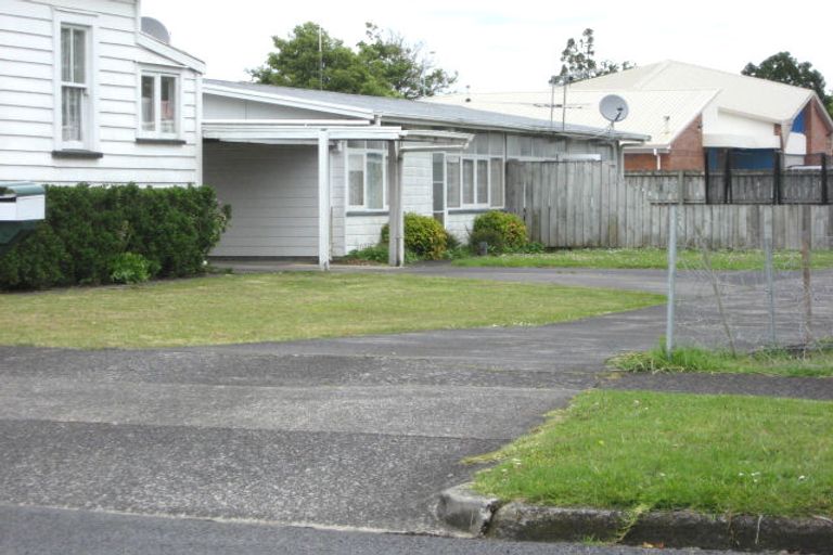 Photo of property in 2/4 Albert Street, Pukekohe, 2120