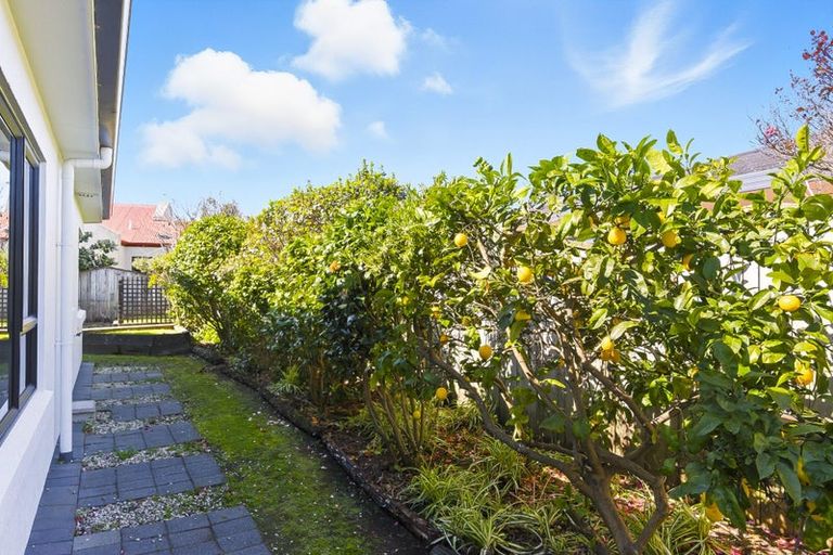 Photo of property in 2 Quadrant Heights, Paraparaumu, 5032