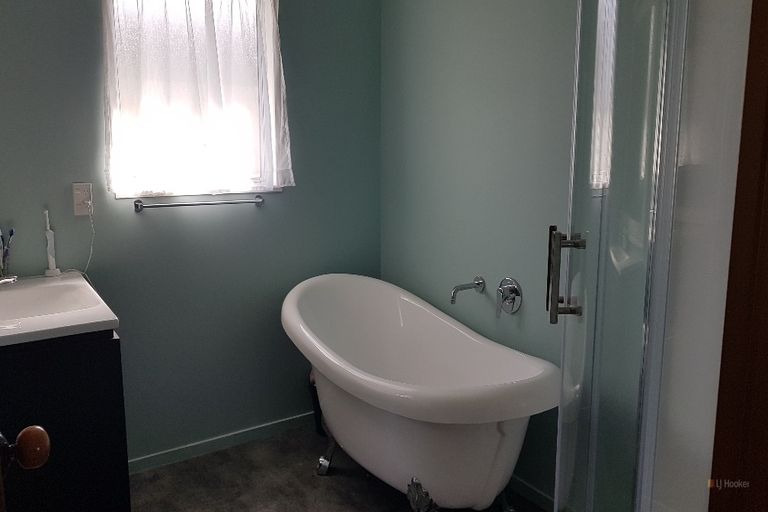 Photo of property in 19 Timaru Road, Waimate, 7924