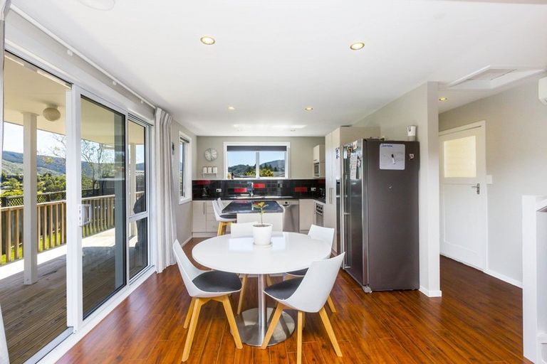 Photo of property in 11 Mount Marua Drive, Timberlea, Upper Hutt, 5018