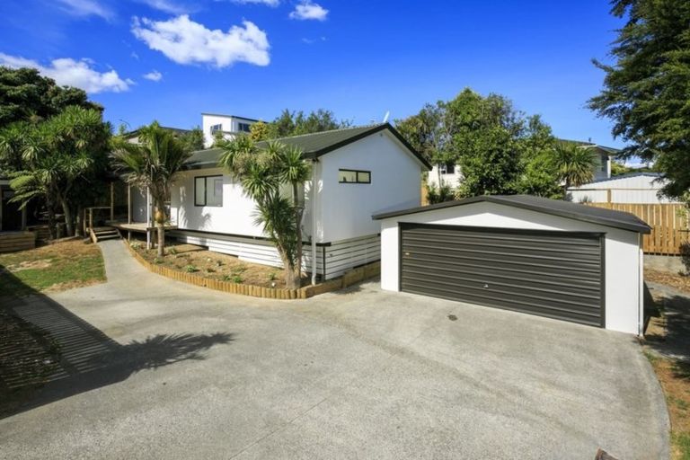 Photo of property in 33 Helleur Road, Massey, Auckland, 0614