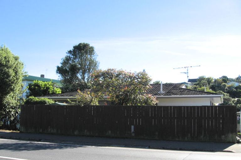 Photo of property in 201a Newlands Road, Newlands, Wellington, 6037