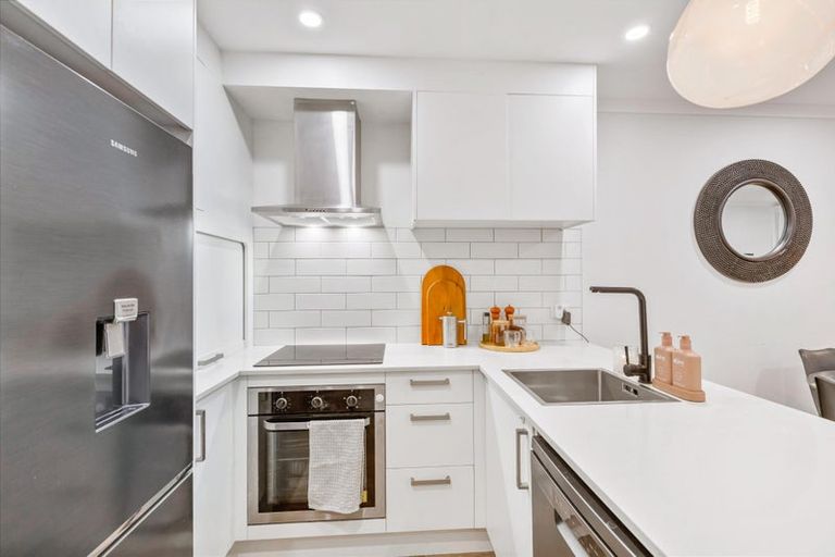 Photo of property in 32 Wharara Lane, Massey, Auckland, 0614