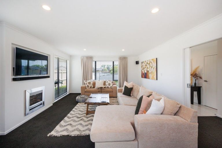 Photo of property in 94 Rosalie Terrace, Kelvin Grove, Palmerston North, 4414