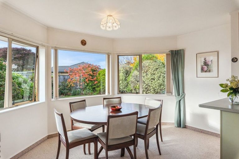 Photo of property in 6 Glen Loch Place, Paraparaumu, 5032