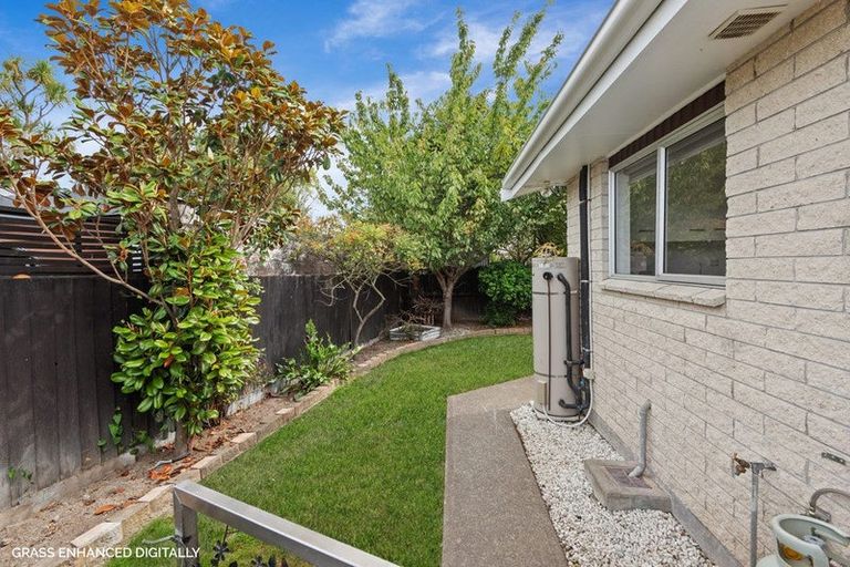 Photo of property in 2/11 Peckham Lane, Woolston, Christchurch, 8062