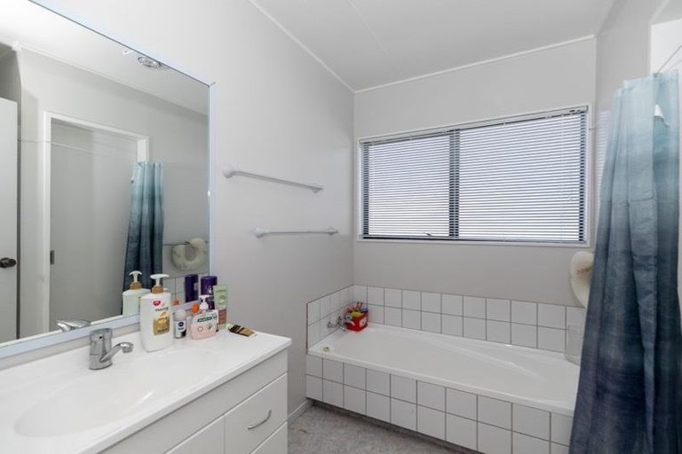 Photo of property in 22 Pringle Place, Nawton, Hamilton, 3200