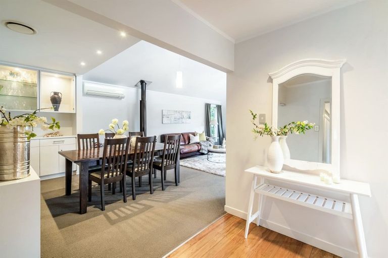 Photo of property in 32 Le Roy Terrace, Birkenhead, Auckland, 0626