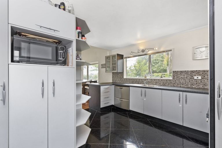 Photo of property in 35 Resolution Road, Welcome Bay, Tauranga, 3112