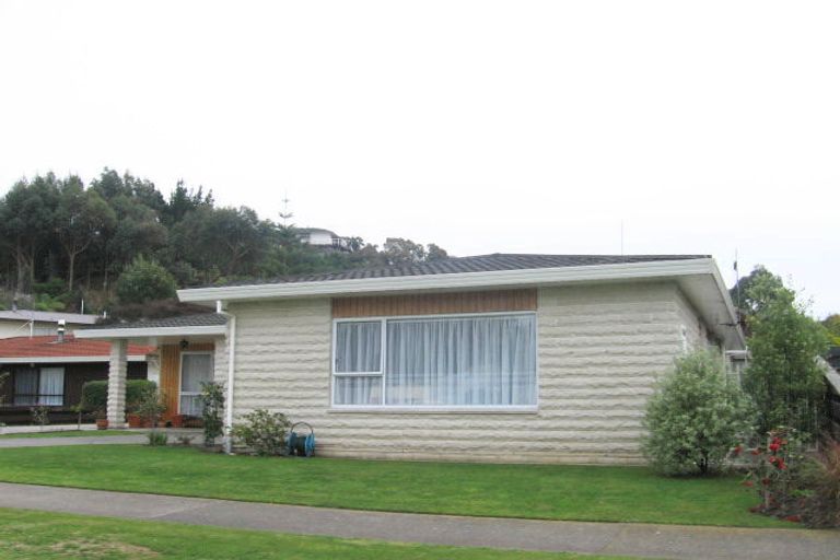 Photo of property in 16a Lowther Place, Taradale, Napier, 4112