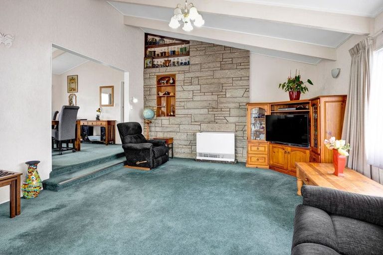Photo of property in 18 Kamahi Avenue, Hawera, 4610