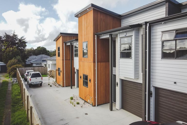 Photo of property in 79a Russell Road, Manurewa, Auckland, 2102