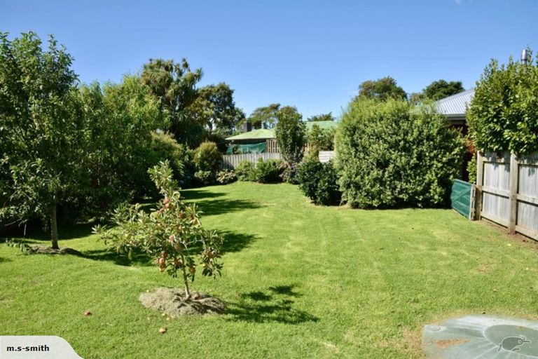 Photo of property in 19 Cumming Street, Okato, 4335