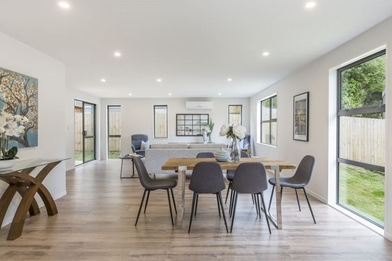 Photo of property in 17 Normanton Street, Glenfield, Auckland, 0629