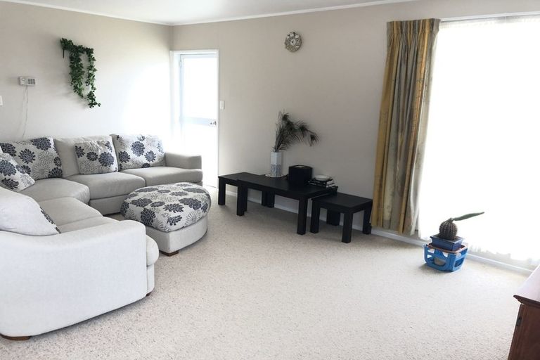 Photo of property in 1/6 Penion Drive, Flat Bush, Auckland, 2023