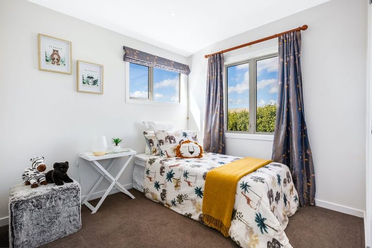 Photo of property in 4 Kaweka Close, Aotea, Porirua, 5024