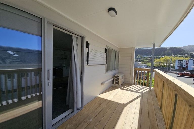 Photo of property in 10/19 Collins Avenue, Tawa, Wellington, 5028