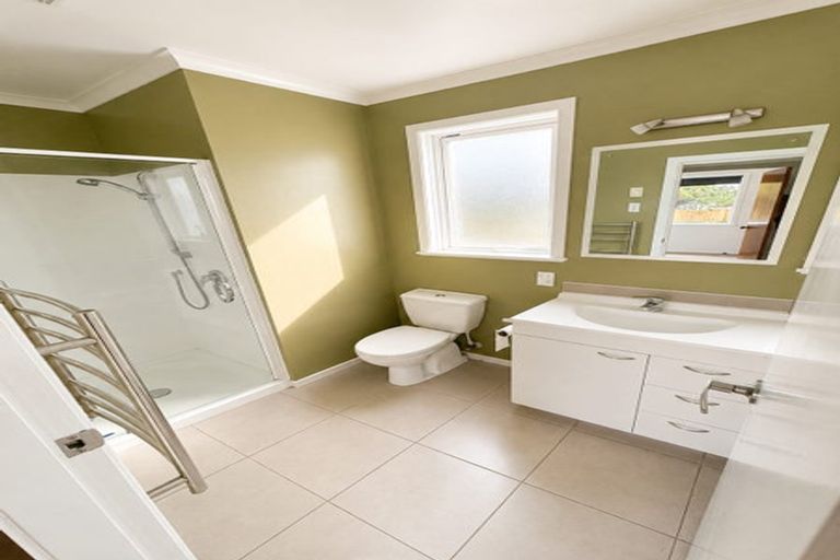Photo of property in 40 Ruskin Road, Newlands, Wellington, 6037