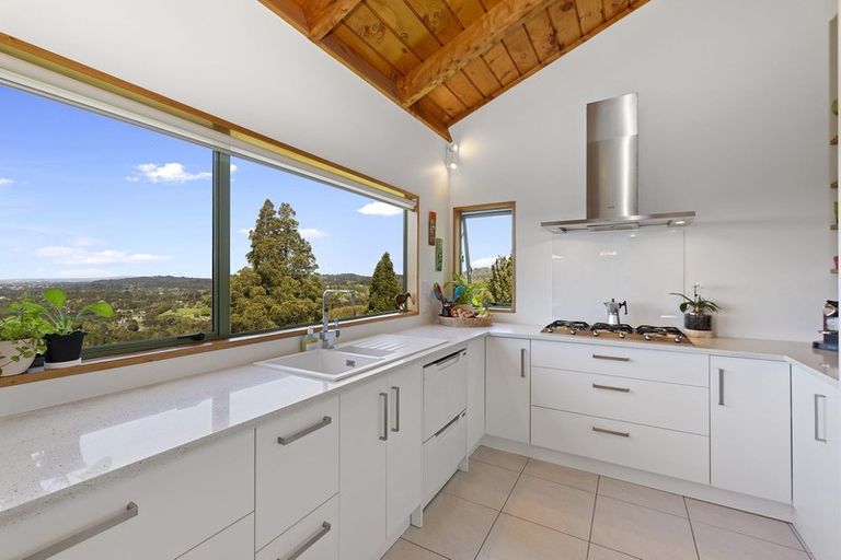 Photo of property in 300 Forest Hill Road, Waiatarua, Auckland, 0612