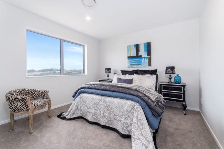 Photo of property in 9 Takurua Terrace, Orewa, 0931
