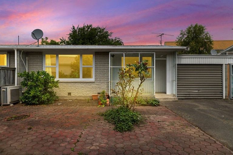 Photo of property in 2/49 Brockworth Place, Riccarton, Christchurch, 8011