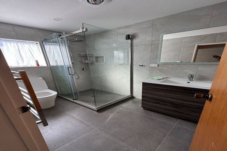 Photo of property in 4 Thistledew Place, Bayview, Auckland, 0629