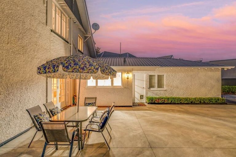 Photo of property in 24 Snowdon Road, Fendalton, Christchurch, 8052