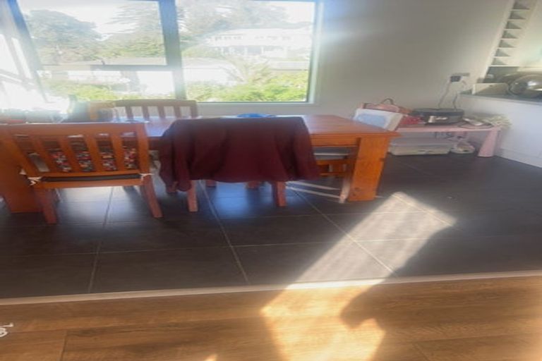 Photo of property in 22 Jenanne Place, Totara Vale, Auckland, 0629