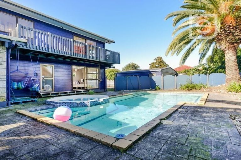 Photo of property in 18 Walter Strevens Drive, Conifer Grove, Takanini, 2112