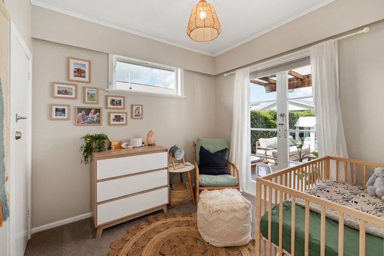 Photo of property in 10 Edgerton Road, Te Atatu Peninsula, Auckland, 0610