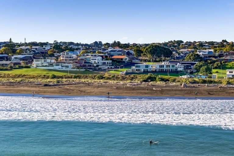 Photo of property in 1 Mclean Street, Strandon, New Plymouth, 4312