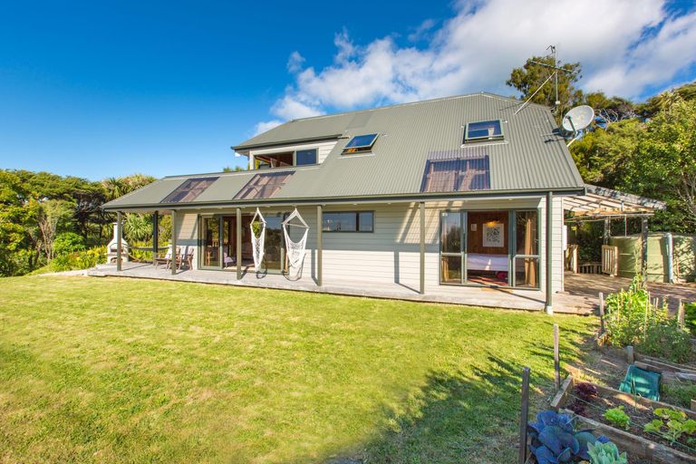 Photo of property in 39 Whaanga Road, Raglan, 3297