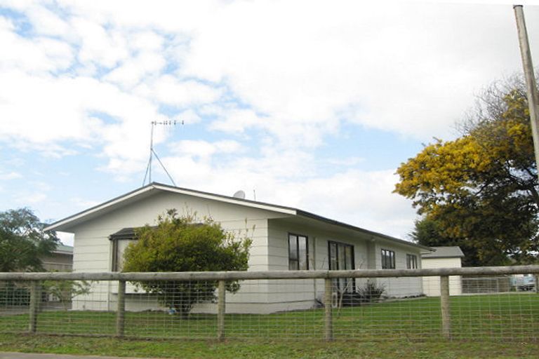 Photo of property in 2 Redwood Place, Te Awanga, 4102