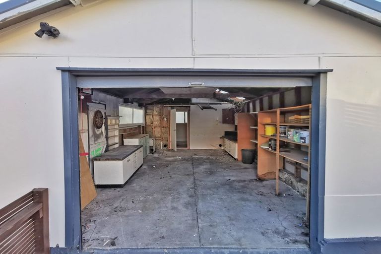 Photo of property in 6 Marlene Avenue, Te Atatu South, Auckland, 0610