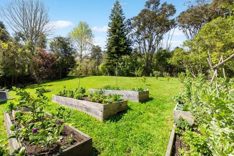 Photo of property in 1060 Sandspit Road, Sandspit, Warkworth, 0982