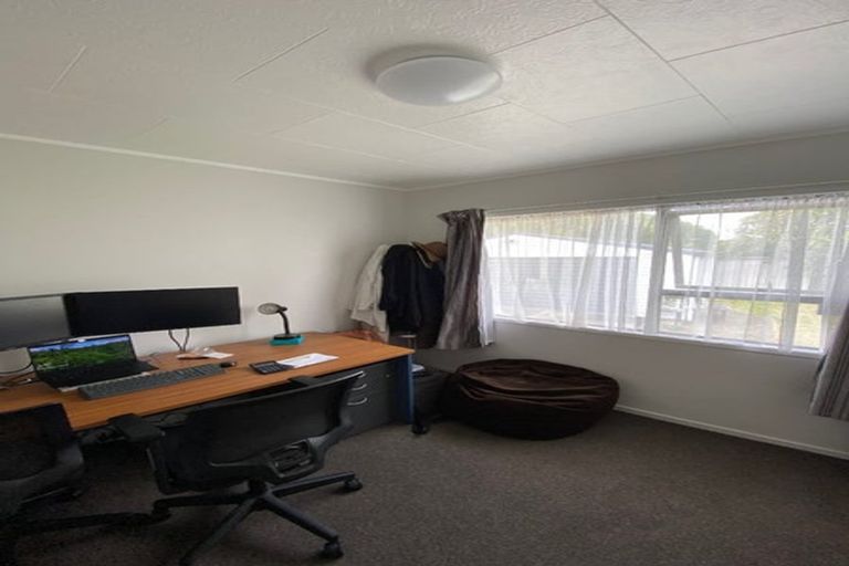 Photo of property in 96 Burundi Avenue, Clendon Park, Auckland, 2103