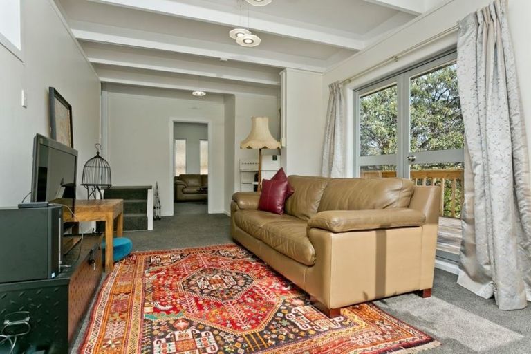 Photo of property in 8 Longwood Place, Forrest Hill, Auckland, 0620