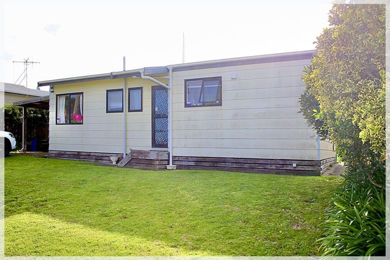 Photo of property in 65 Thomas Place, Foxton Beach, Foxton, 4815