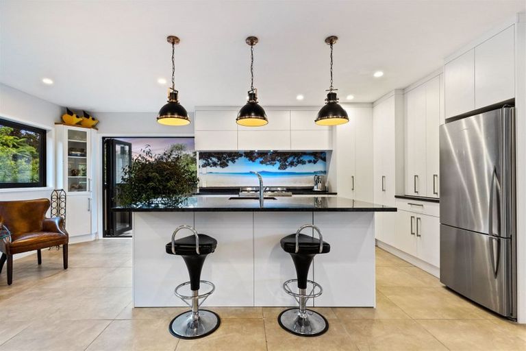 Photo of property in 9 Rangimarie Road, Swanson, Auckland, 0816