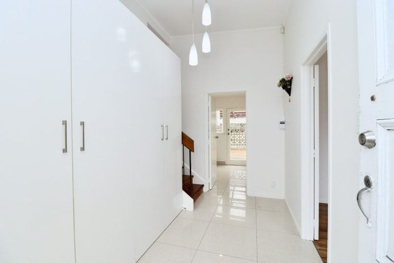 Photo of property in 15 Archmillen Avenue, Pakuranga Heights, Auckland, 2010