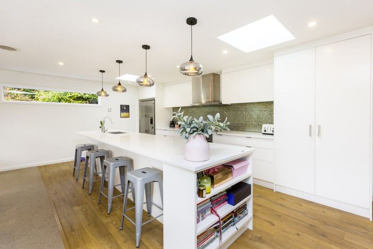 Photo of property in 73 Wyndham Road, Pinehaven, Upper Hutt, 5019