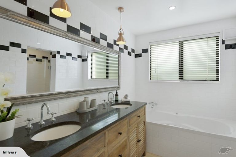 Photo of property in 39 Overdale Drive, Cashmere, Christchurch, 8022