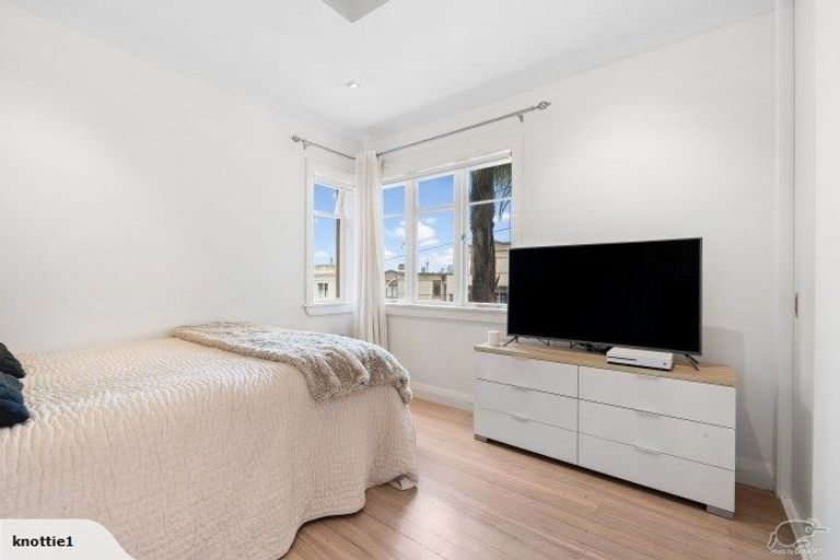 Photo of property in 4/64 Victoria Road, Devonport, Auckland, 0624