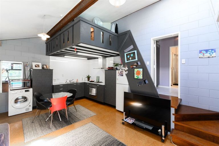 Photo of property in 19 Dudding Avenue, Northcote, Auckland, 0627