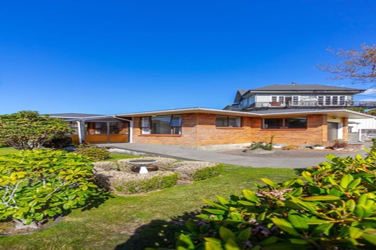 Photo of property in 6 Leatham Avenue, Strandon, New Plymouth, 4312